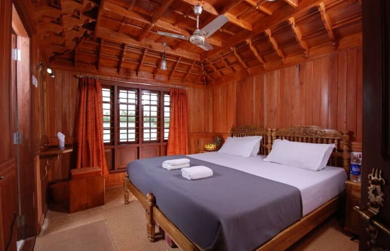 River & Country Luxury Houseboat, Alleppey 2